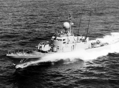 USS Ready (PG-87) underway at high speed c1968