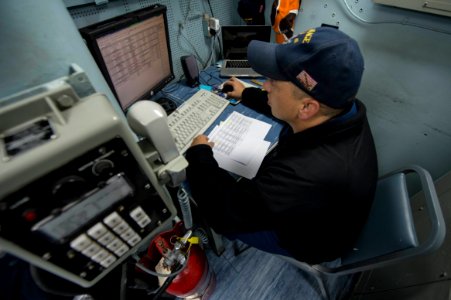 USS Ramage operations 131106-N-VC236-013