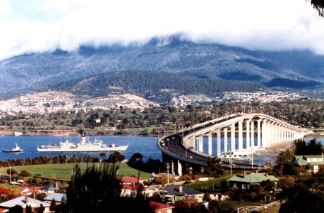 USS Reasoner (FF-1063) arriving at Hobart, Tasmania, Australia, on 4 May 1978