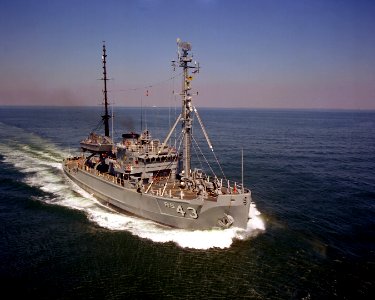 USS Recovery (ARS-43) underway at sea on 1 June 1982 (6419435) photo