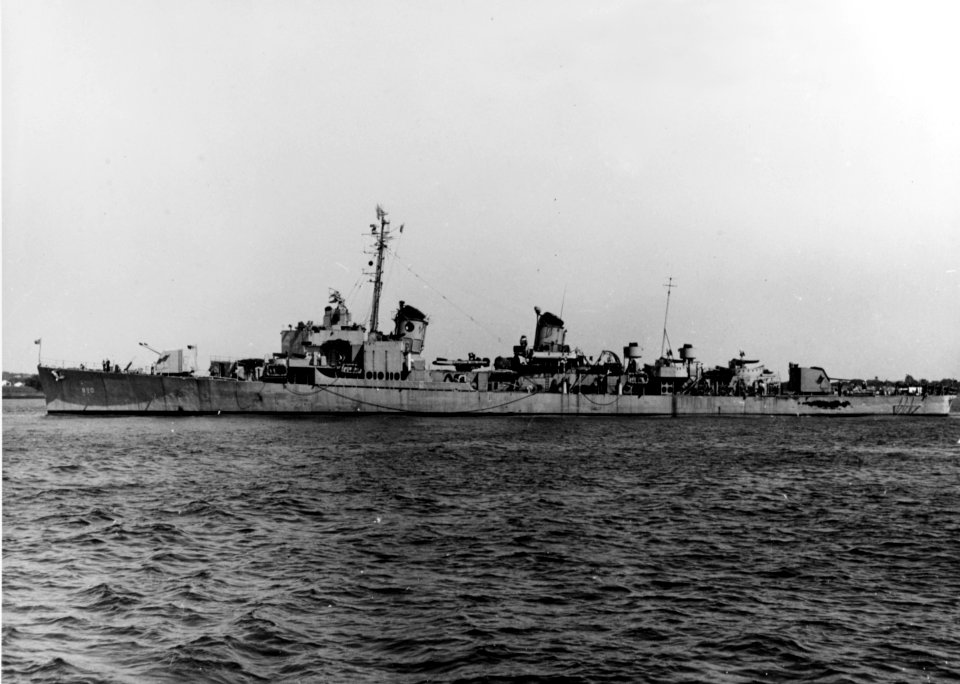 USS Rich (DD-820) off the Brooklyn Navy Yard on 17 September 1947