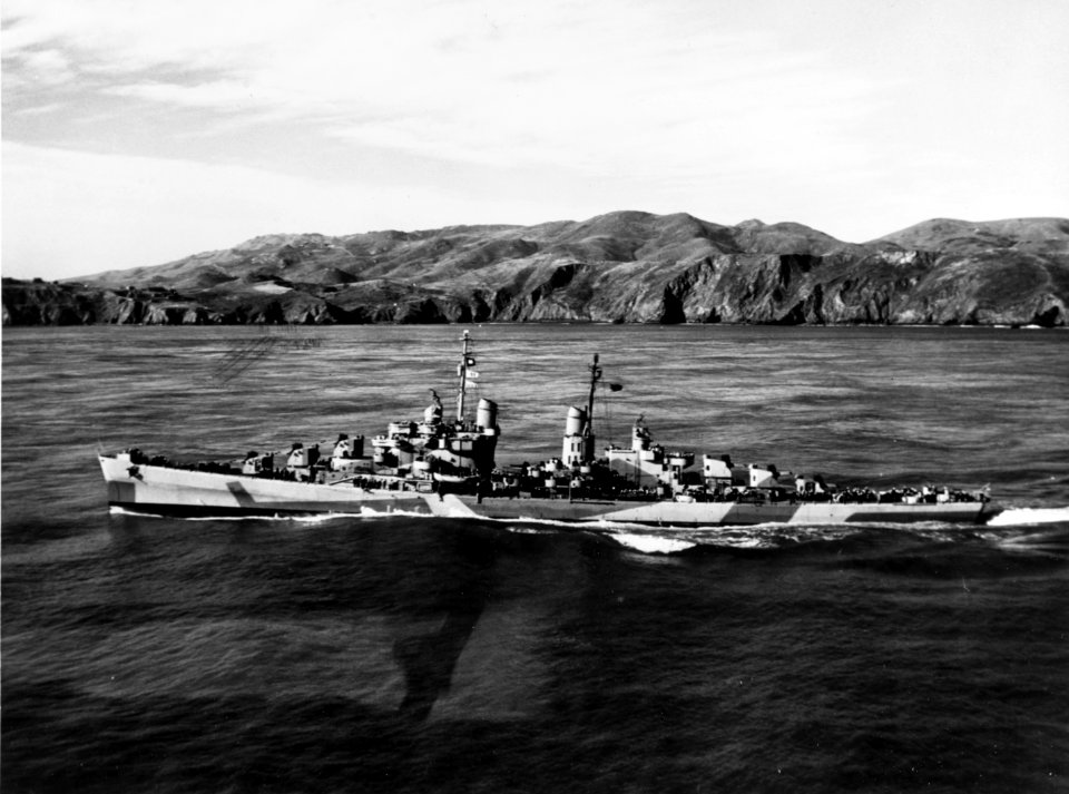 USS Reno (CL-96) underway off California on 25 January 1944 (80-G-215947)