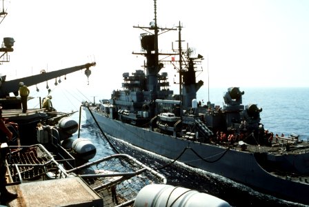 USS Richmond K. Turner (CG-20) steams alongside of USS Guadalcanal (LPH-7) in the Mediterranean Sea on 18 May 1991 (6477926)