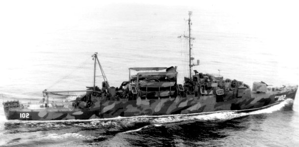 USS Rednour (APD-102) underway in the Atlantic Ocean on 20 February 1945 (80-G-384565)