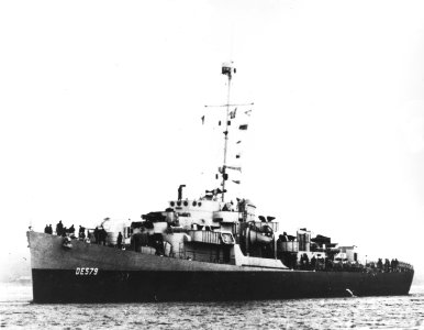 USS Riley (DE-579) underway off Boston, Massachusetts (USA), in March 1944 (NH 96719)