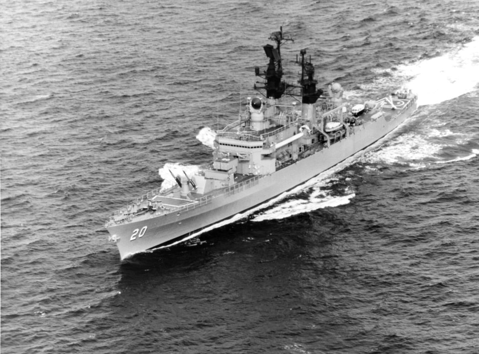 USS Richmond K. Turner (DLG-20) underway off Point Loma, California (USA) on 13 February 1970 (K-81875)