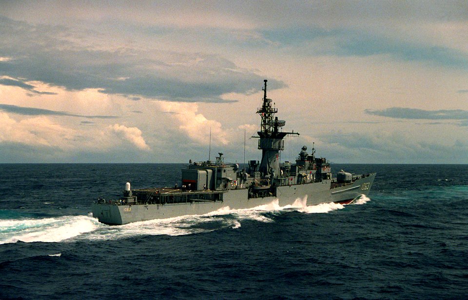 USS Reasoner (FF-1063) underway in the Indian Ocean on 2 August 1990 (6476456)