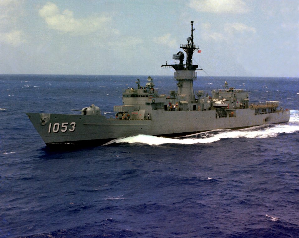 USS Roark (FF-1053) off Hawaii