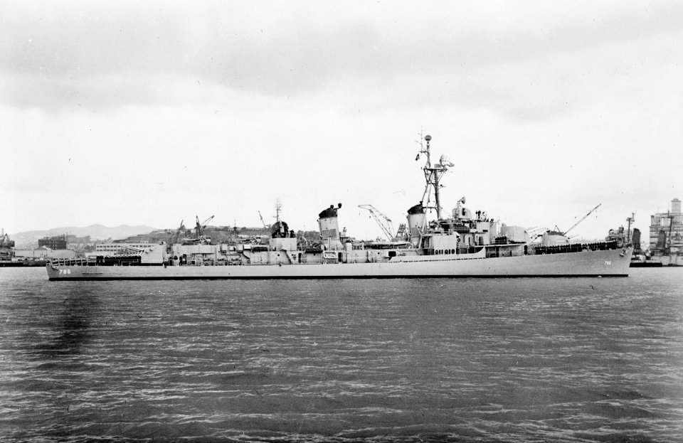 USS Richard B. Anderson (DD-786) off the San Francisco Naval Shipyard on 11 June 1953