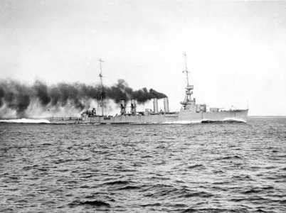 USS Richmond (CL-9) underway during trials on 11 May 1923 (NH 108339)