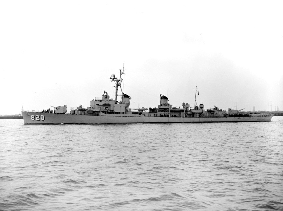USS Rich (DDE-820) underway c1951