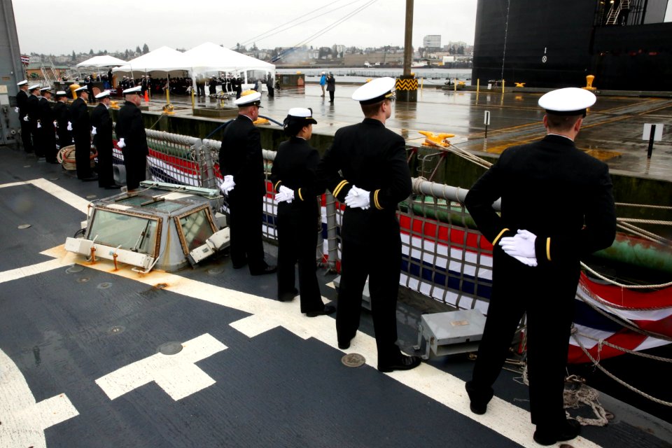 USS Rodney M. Davis decommissioning 150123-N-DC740-027
