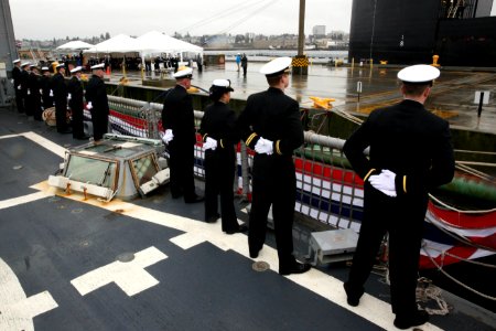 USS Rodney M. Davis decommissioning 150123-N-DC740-027