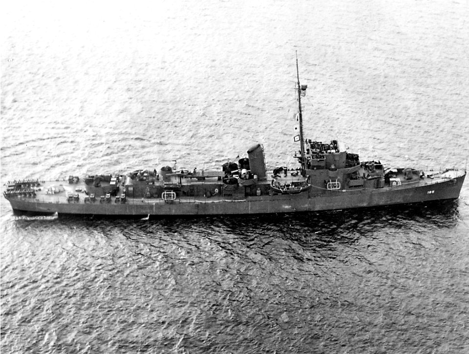 USS Riddle (DE-185) in the the Atlantic Ocean on 1 December 1943 (19-N-55496)
