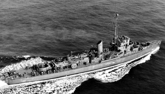 USS Riddle (DE-185) underway in the South Pacific on 16 December 1944 (80-G-419688)