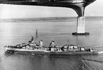 USS Ringgold (DD-500) off Charleston, South Carolina (USA), in early November 1945