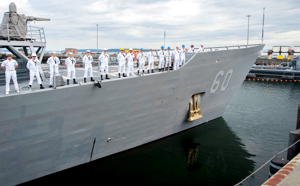 USS Rodney M. Davis 140612-N-MM360-069