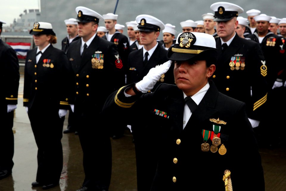 USS Rodney M. Davis decommissioning 150123-N-DC740-053