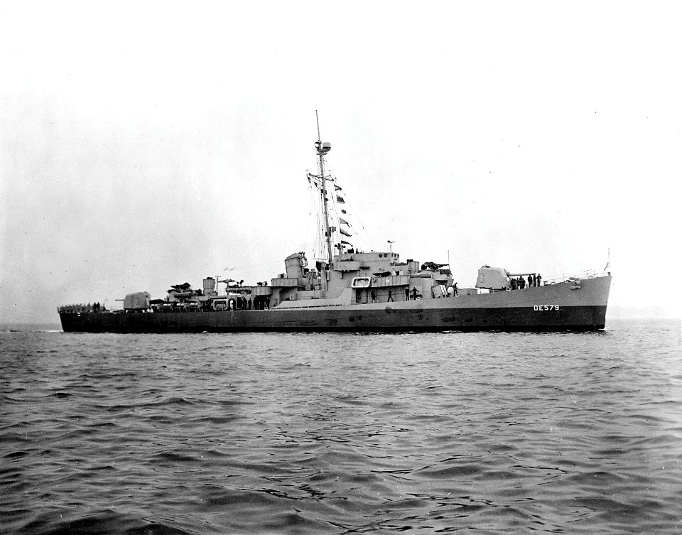 USS Riley (DE-579) underway off Boston, Massacusetts (USA), on 17 March 1944 (19-N-68395)