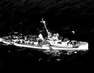 USS Robert E. Peary (DE-132) underway in the Atlantic Ocean on 30 October 1944 (80-G-419675)