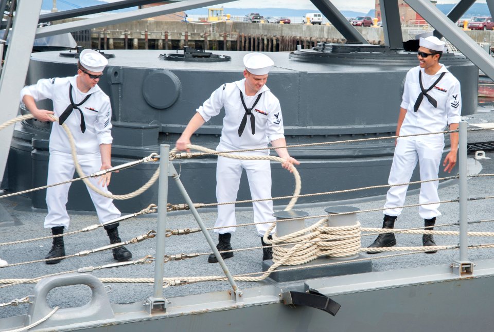 USS Rodney M. Davis 140612-N-MM360-015