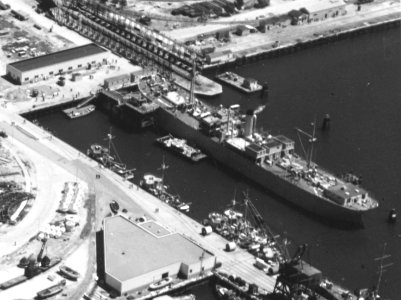 USS Rigel (AD-13) docked at San Diego, California (USA), on 9 April 1941 (NH 95609)