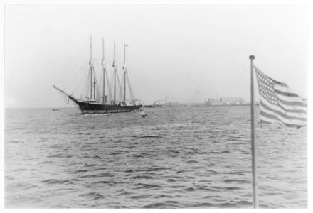 USS Robert H. McCurdy - NH 22