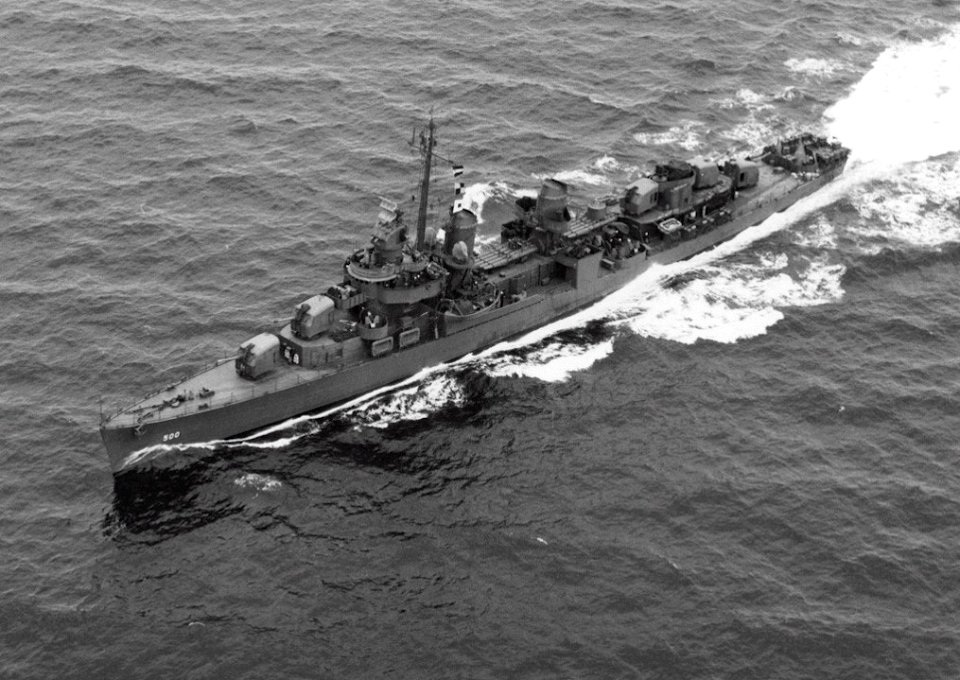 USS Ringgold (DD-500) underway in the Atlantic Ocean, circa in May 1943 (19-N-44875)
