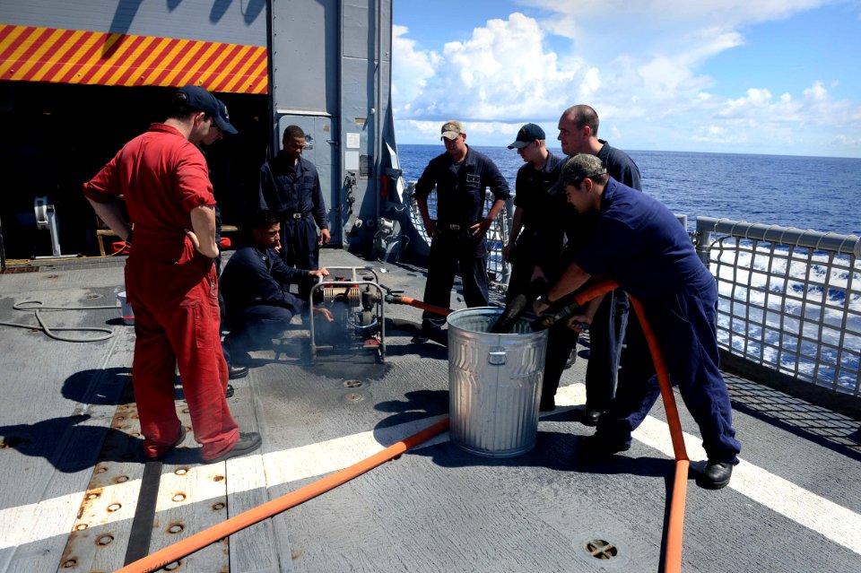 USS Rodney M. Davis operations 140829-N-TW634-280