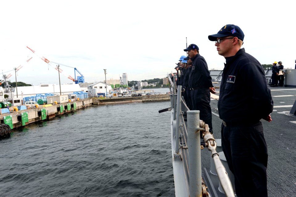 USS Rodney M. Davis operations 140831-N-TW634-310