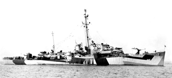 USS Robert Brazier (DE-345) underway off New York City (USA) on 18 November 1944 (BS 76764)