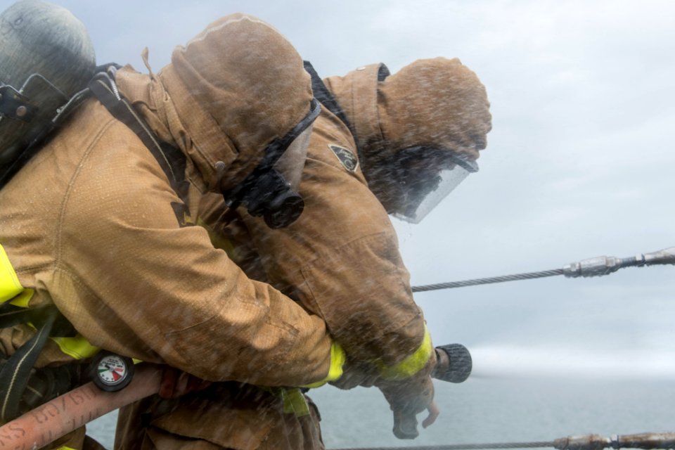 USS Rodney M. Davis participates in CARAT Brunei 2014 141111-N-TW634-144