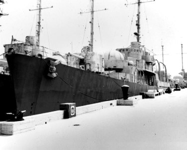 USS Rolf (DE-362) laid up at San Diego, California (USA), on 5 June 1972 (NH 79836)