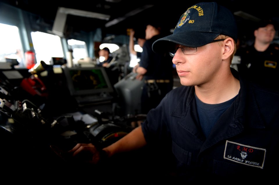 USS Rodney M. Davis operations 140831-N-TW634-039