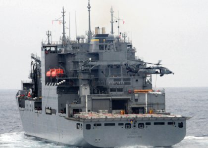 USS Ronald Reagan cargo delivery 130510-N-HT107-177
