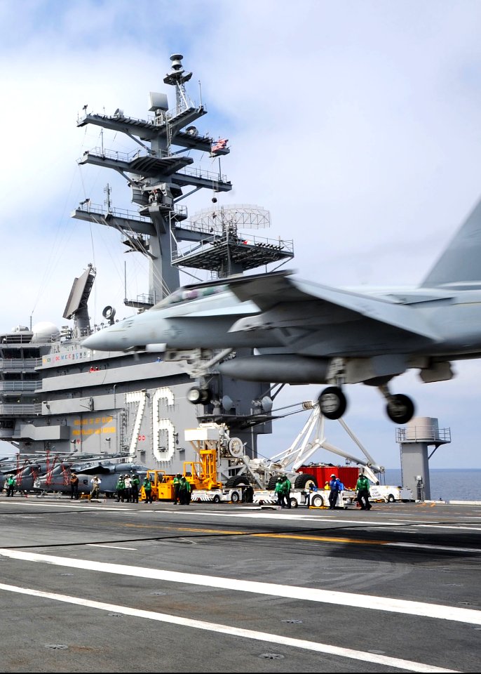 USS Ronald Reagan flight deck operations 130713-N-HT107-340