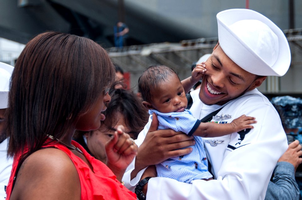 USS Ronald Reagan arrives at Fleet Activities Yokosuka, Japan. (21246021914)