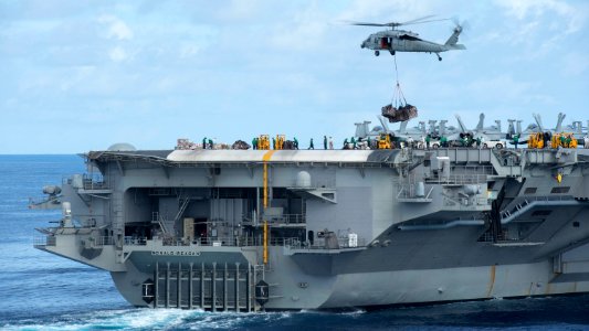 USS Ronald Reagan action 151109-N-BB269-380