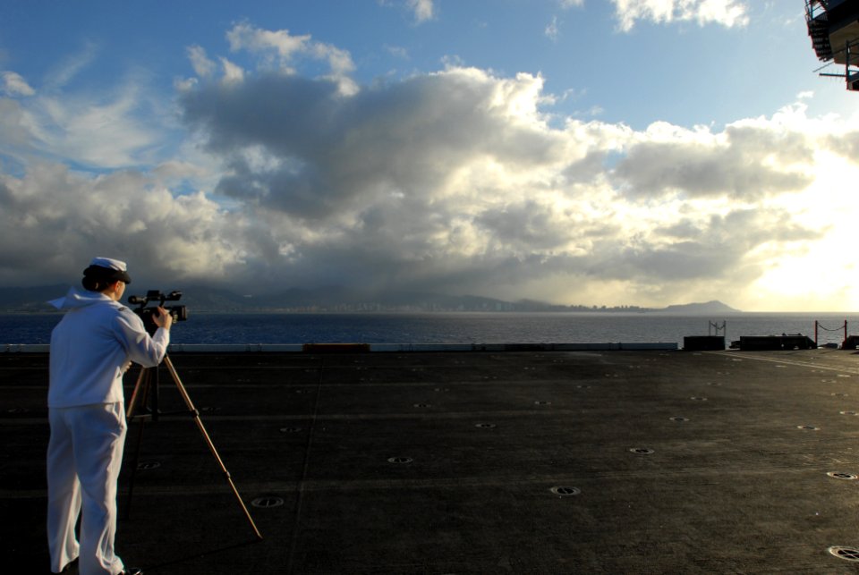 USS Ronald Reagan in Pearl Harbor DVIDS129432