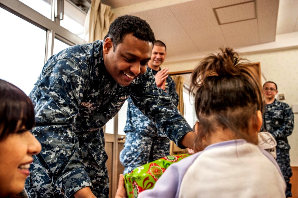 USS Ronald Reagan activity 151222-N-OI810-131