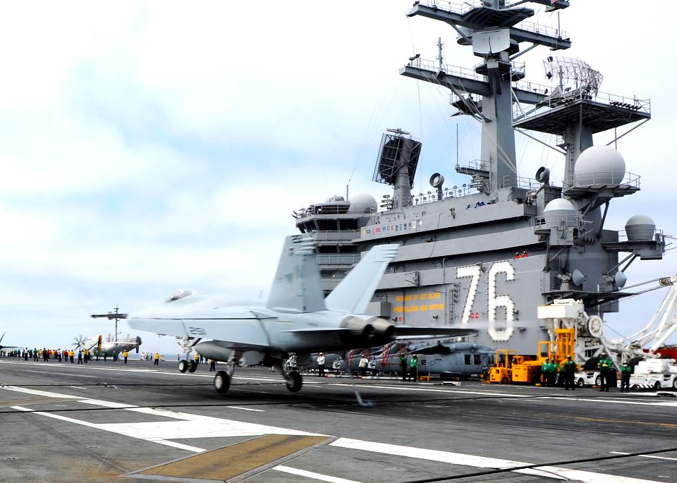 USS Ronald Reagan flight deck operations 130713-N-HT107-419