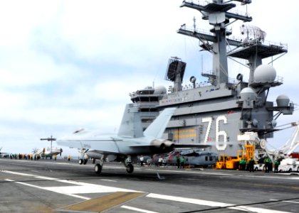 USS Ronald Reagan flight deck operations 130713-N-HT107-419