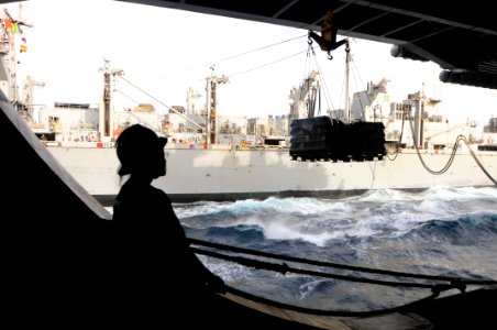 USS Ronald Reagan conducts replenishment at sea DVIDS198365