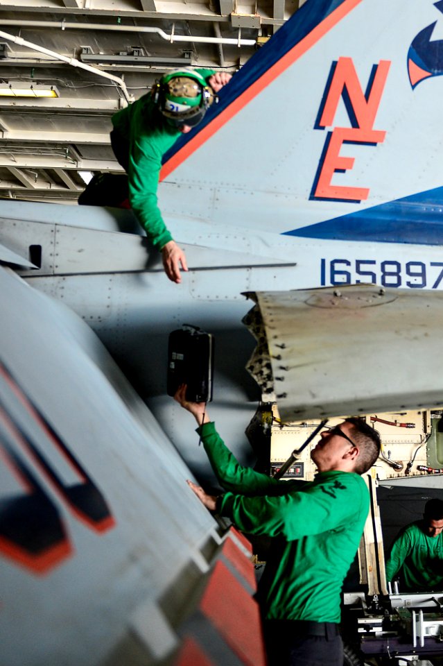 USS Ronald Reagan aircraft maintenance 140718-N-BQ948-172