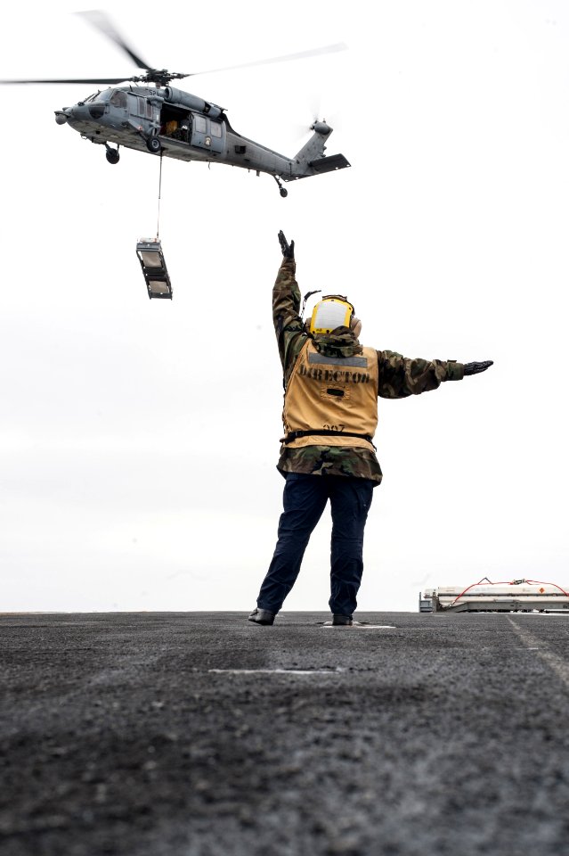 USS Ronald Reagan weapons onload 150511-N-WO404-015