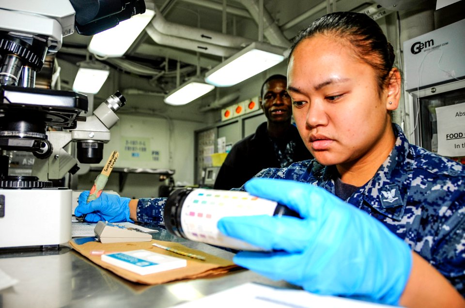 USS Ronald Reagan medical department 140728-N-UK306-037