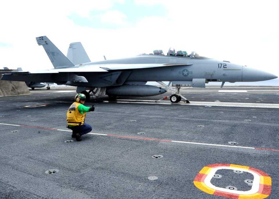 USS Ronald Reagan flight deck operations 130713-N-HT107-184