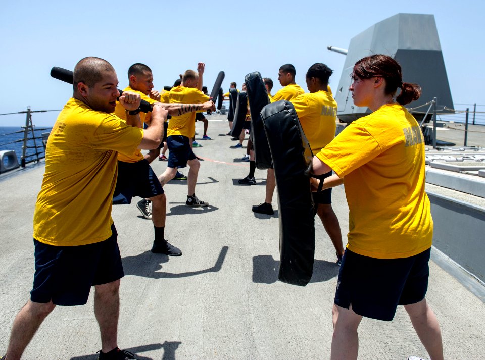 USS Roosevelt (DDG 80) 140520-N-VC599-107 (14227159876)