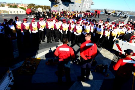 USS Ronald Reagan tour 131229-N-AV746-117