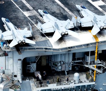 USS Ronald Reagan sailors 140724-N-BQ948-532